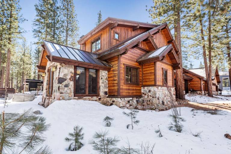 Cabin with terrace & private pool in Truckee, CA