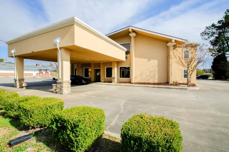 Cypress Inn & Suites Washington by OYO in Chocowinity, NC