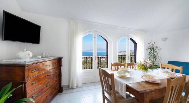 House with hot tub & garden in Sorrento