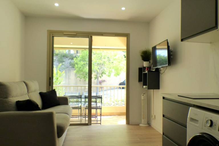 Child-friendly studio with pool | Dogs allowed in Bandol