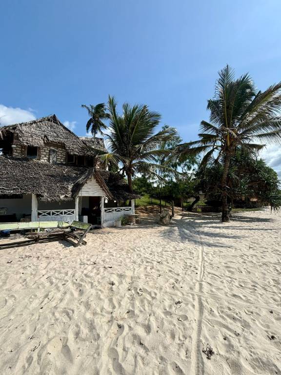 Cabin  Tiwi