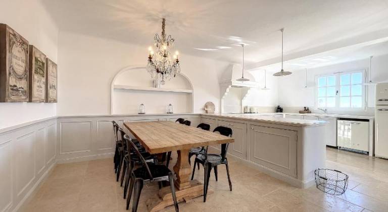 Fully equipped villa with BBQ, heated pool & garden | Pets allowed — photo 3