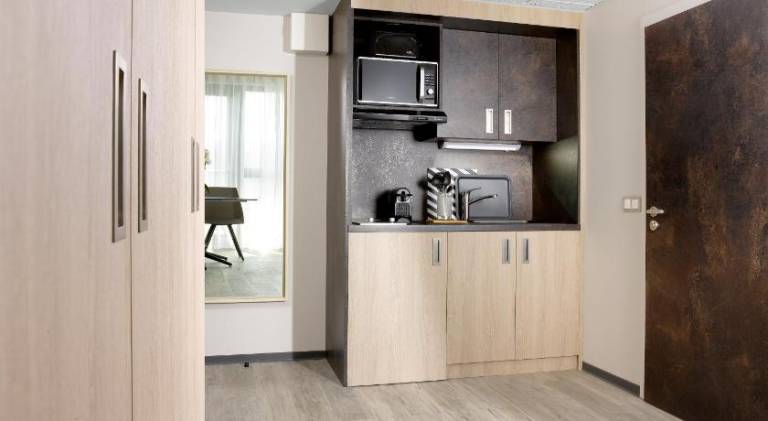 Serviced apartment with patio | Suitable for remote work — photo 3