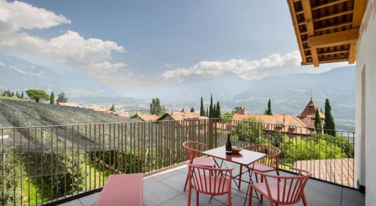 Lovely serviced apartment with patio & yard | Pets allowed — photo 4