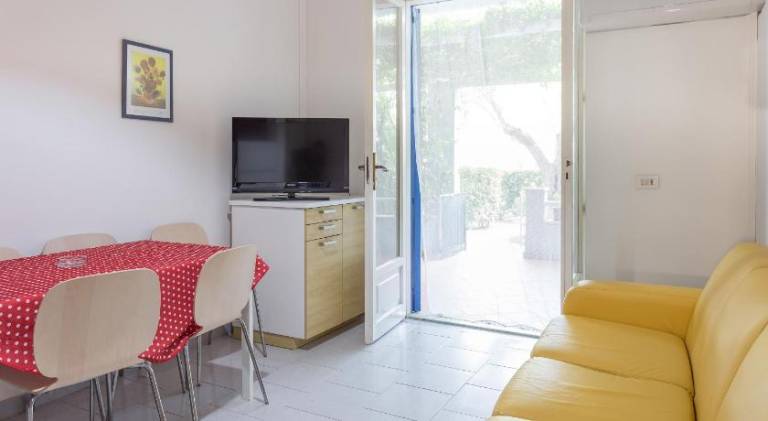 Beautiful serviced apartment with garden, pool & jacuzzi | Close to the beach | Pets allowed — photo 2