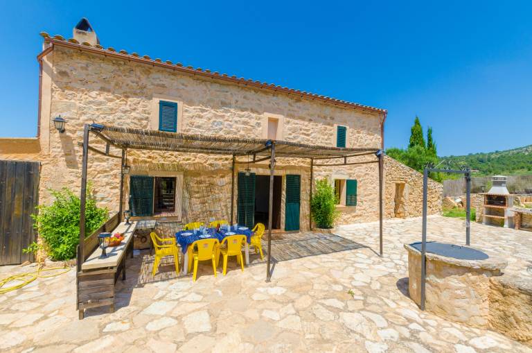 Child-friendly ample villa with private pool, garden & barbeque | Dogs allowed — photo 2