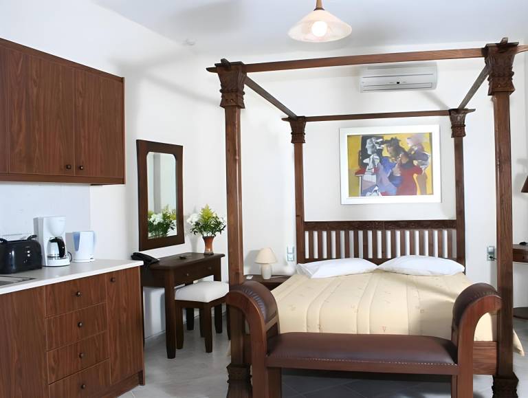 Holiday apartment with terrace & yard in Mylopotamos