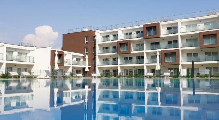 Serviced apartment with patio, yard & pool | Beach nearby | Dogs allowed in Gardone Riviera