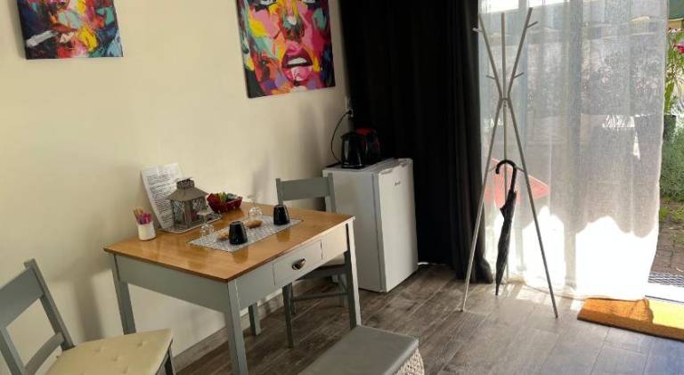 Rental apartment with patio — photo 5