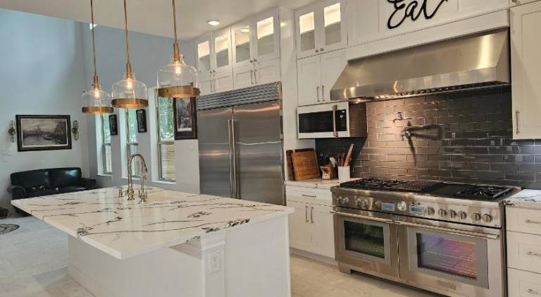Villa with jacuzzi & pool in The Woodlands, TX