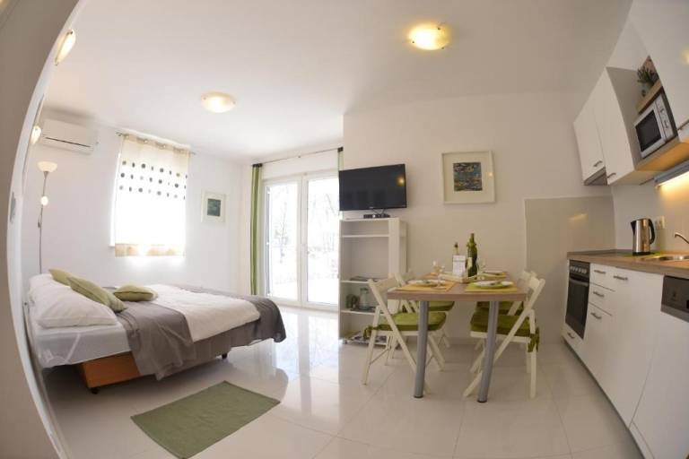 One bedroom apartment with terrace Njivice, Krk (A-16244-a) — photo 2