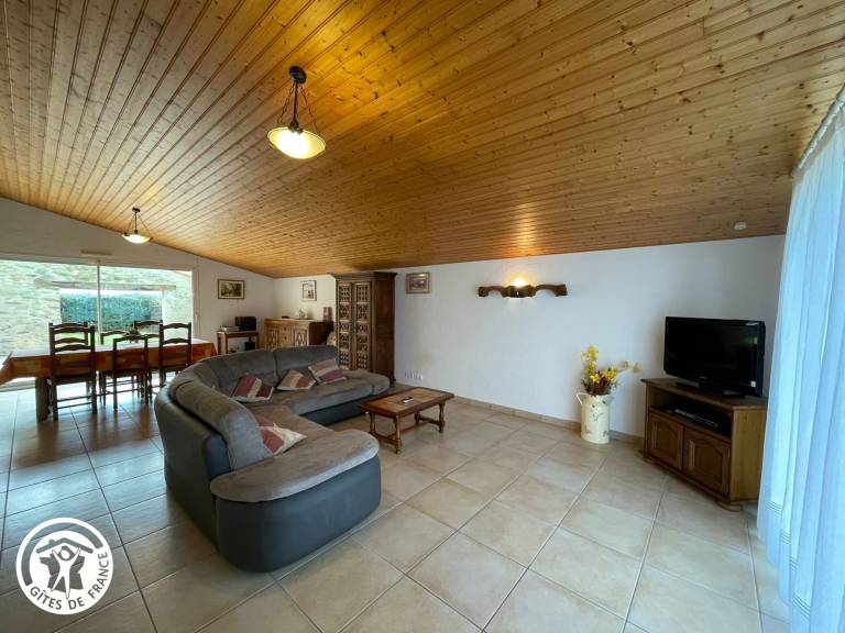Cottage with BBQ & yard — photo 4