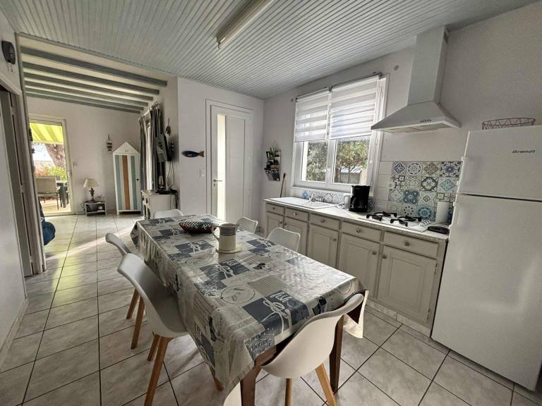 Holiday Home Under the Pines for 9 People in La Tranche-sur-Mer, La Grière — photo 4