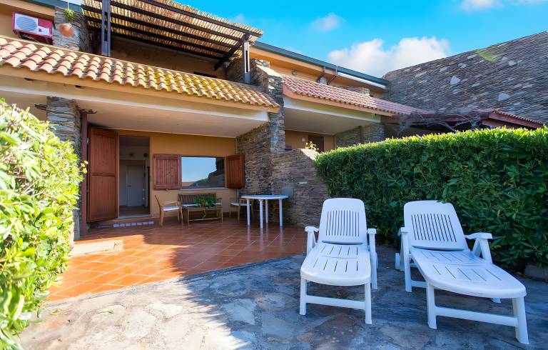 House with garden & patio | Sea view — photo 2