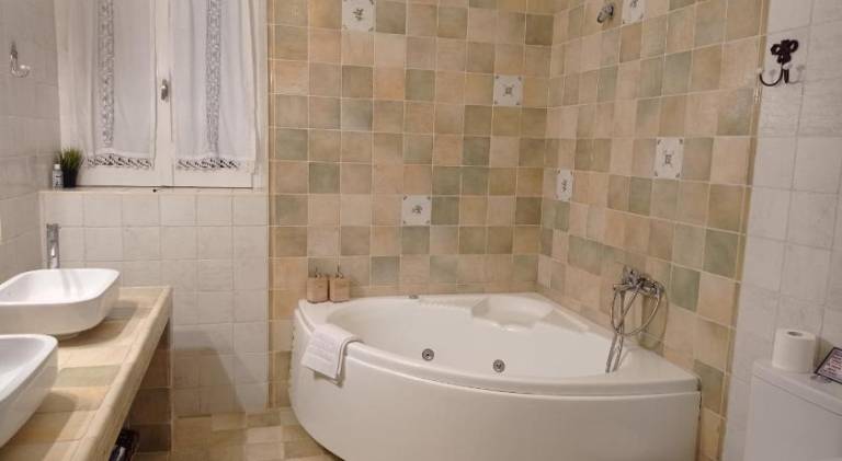 Fully equipped big villa with yard, BBQ & jacuzzi | Good for workation | Pets are welcome — photo 2