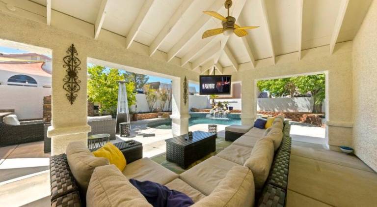 Fully equipped house with terrace, yard & private pool | Perfect for remote work | Pets allowed — photo 3