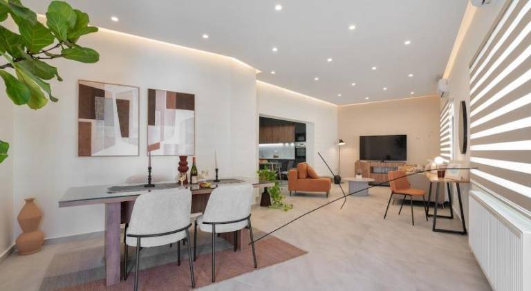 Coralie 3 bedroom apartment 40m from the beach in Chania