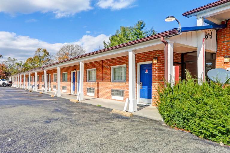 Hotel O Relax Inn Lewisburg near I-64 — photo 3
