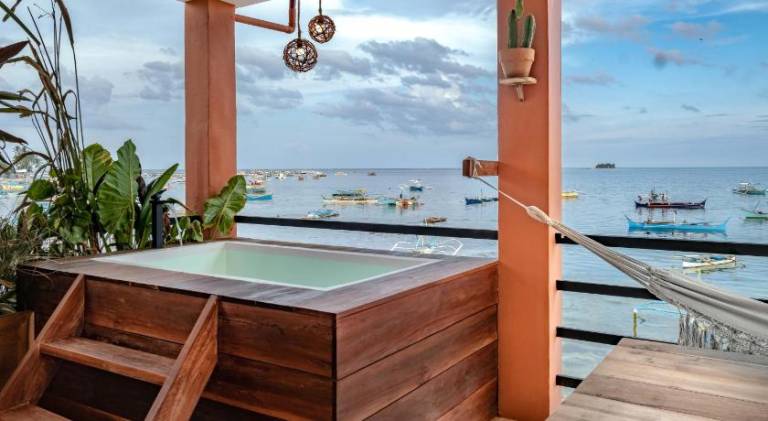 Vacation home with jacuzzi, terrace & garden — photo 3