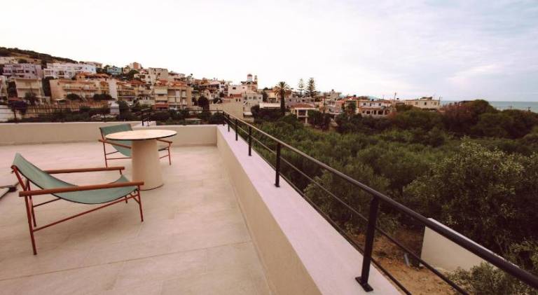 Vacation home with patio, barbecue & private pool — photo 5