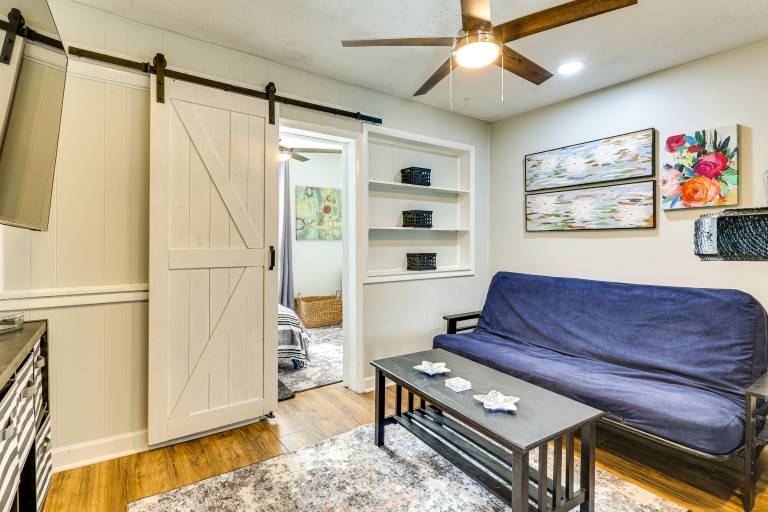 Close to Camden Clark: Central Parkersburg Condo — photo 4