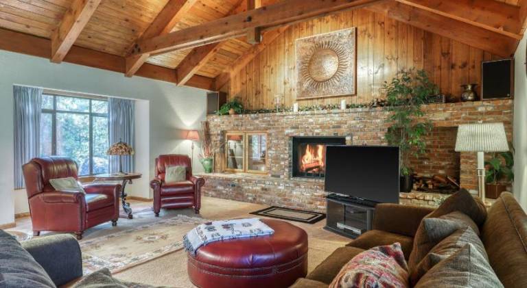 Beautiful vacation home with hot tub | Pets are welcome in South Lake Tahoe, CA