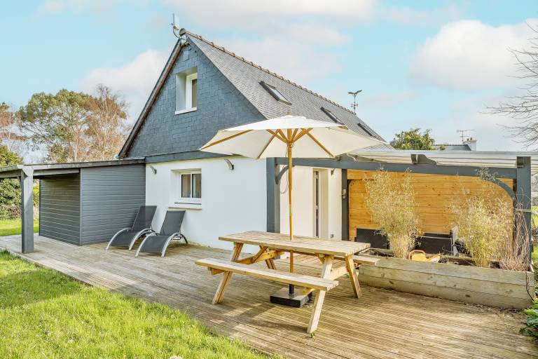 Holiday Home 'Petit Gîte Sables D' Or 600m Plage' with Sea View, Private Terrace and Wi-Fi in Dinan