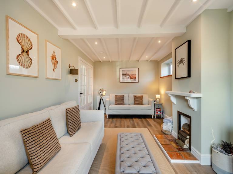 Cottage with yard | River view — photo 3
