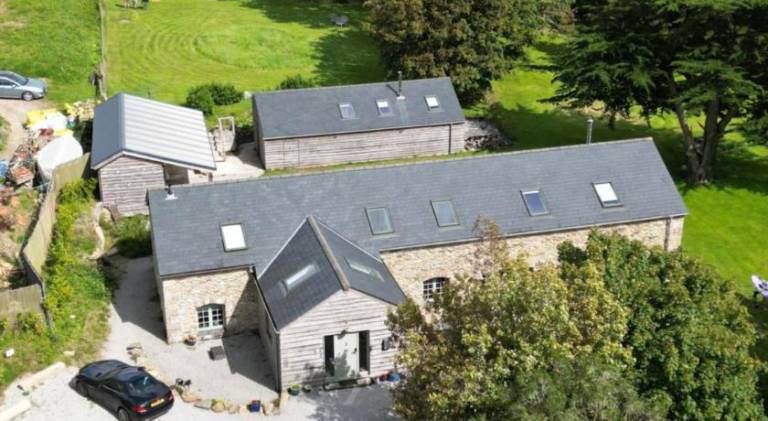 Bream Barn - sea view, woodburner, easy walk to the beach, parking, full kitchen in Falmouth