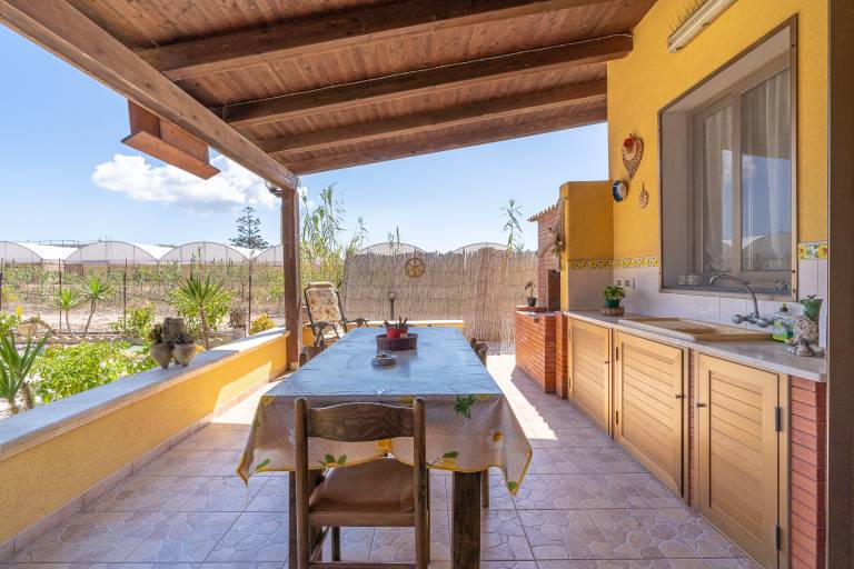 Villa with BBQ, patio & fast internet | Garden view | Close to the beach | Dogs allowed in Syracuse