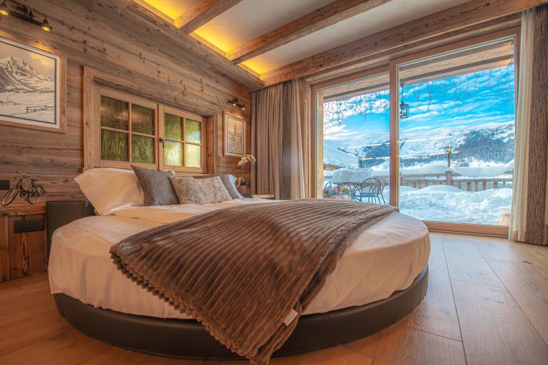 'Le Chalet Suite' with mountain view, private terrace and Wi-Fi in Livigno