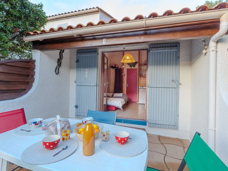 House with terrace, yard & pool — photo 2