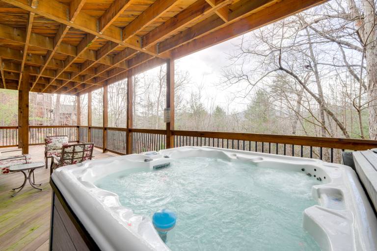 Blue Ridge Retreat: Epic Game Room & Luxe Hot Tub — photo 4