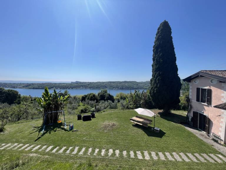 Agriturismo Valsiniga: Villa di campagna per famiglie con bambini e gruppi di amici ad uso esclusivo: Vista panoramica, natura, relax in Gardone Riviera