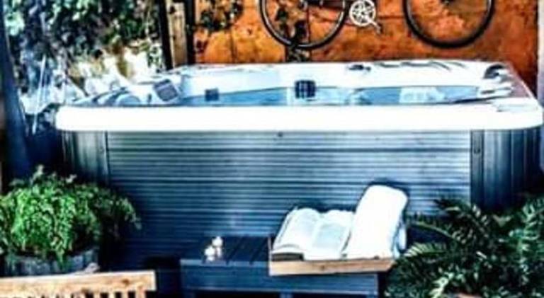 Chalet with hot tub — photo 3