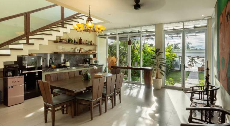 Oceanfront 5 3bd Villa Private beach — photo 3