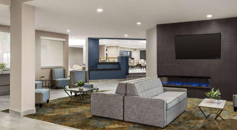 La Quinta Inn & Suites by Wyndham Round Rock North — photo 4