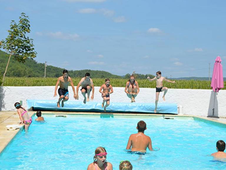 House with terrace & heated pool in Cahors