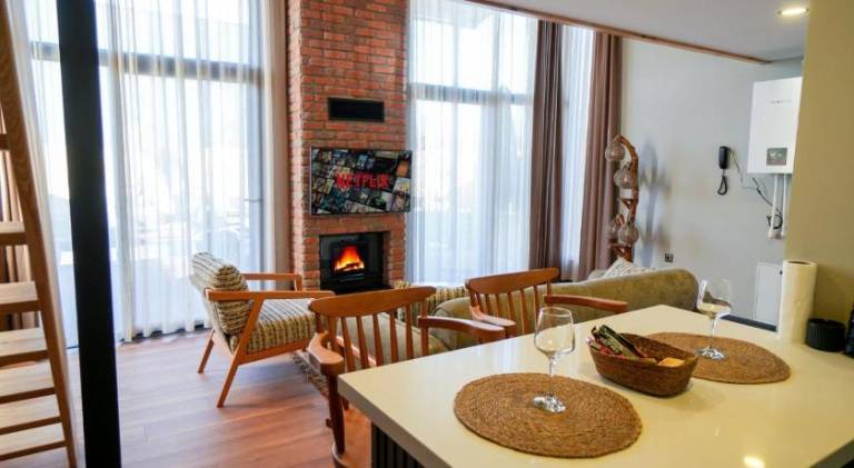 Villa with patio, private pool & garden | Suitable for remote work | Pet-friendly — photo 4