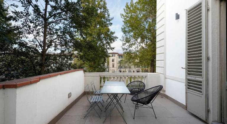 Serviced apartment with patio & yard — photo 3