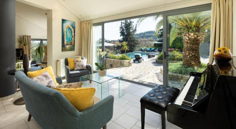 Fully equipped villa with barbecue, garden & private pool | Perfect for remote work | Pet-friendly — photo 4
