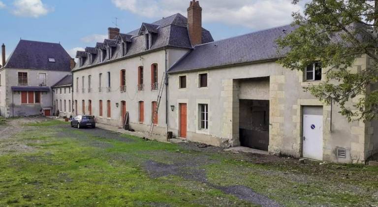 House with pool in Nevers