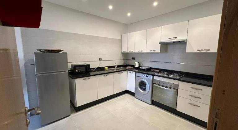 2BR 2BA wTerrace & Parking Majorelle Chic — photo 5