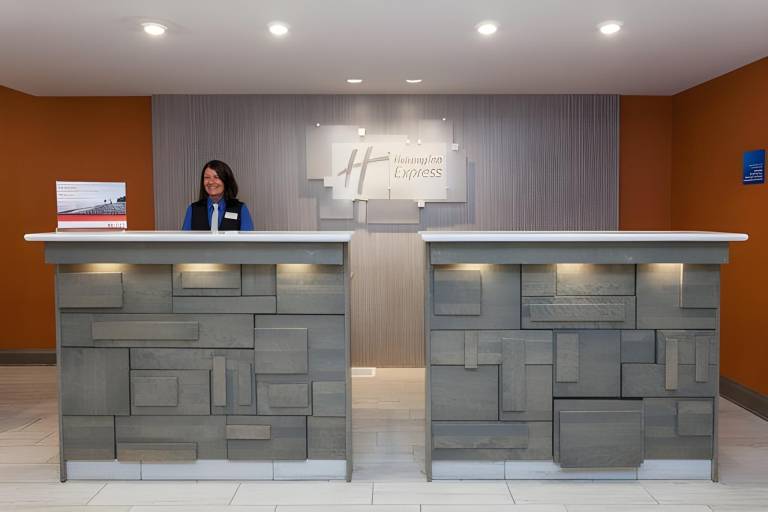 HOLIDAY INN EXPRESS & SUITES FREDERICTON By IHG — photo 4