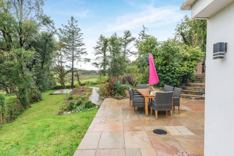 Fully equipped beautiful cottage with yard & BBQ | Pet-friendly — photo 4