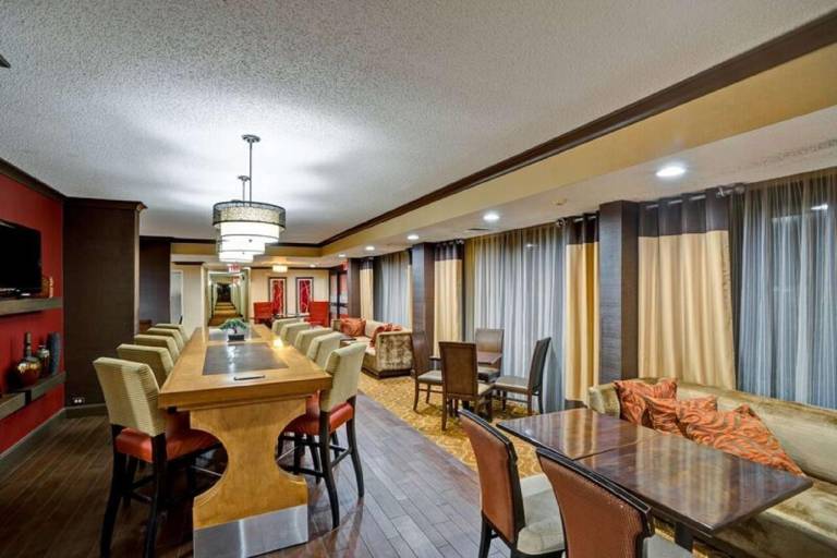 Hampton Inn Albany-Wolf Road (Airport) — photo 5
