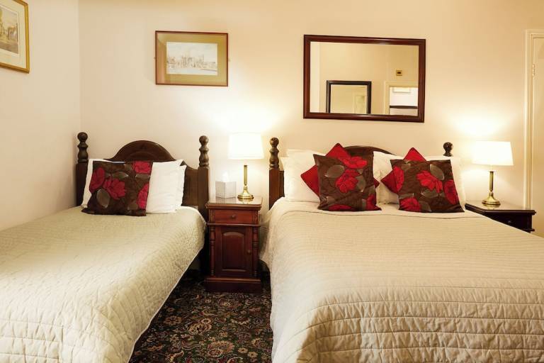 Accommodation  Cayton Bay