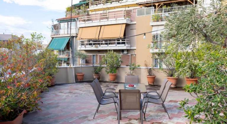 Apartment with terrace — photo 4