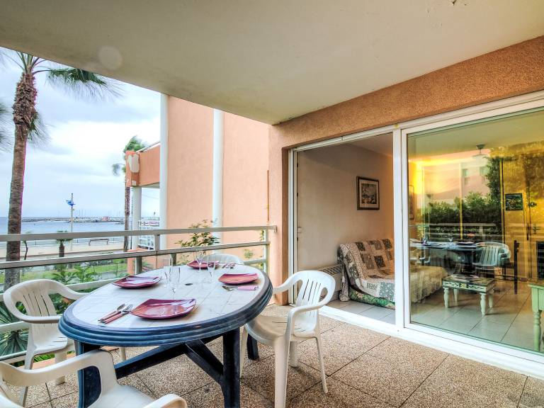 Rental apartment with patio | Sea view — photo 4