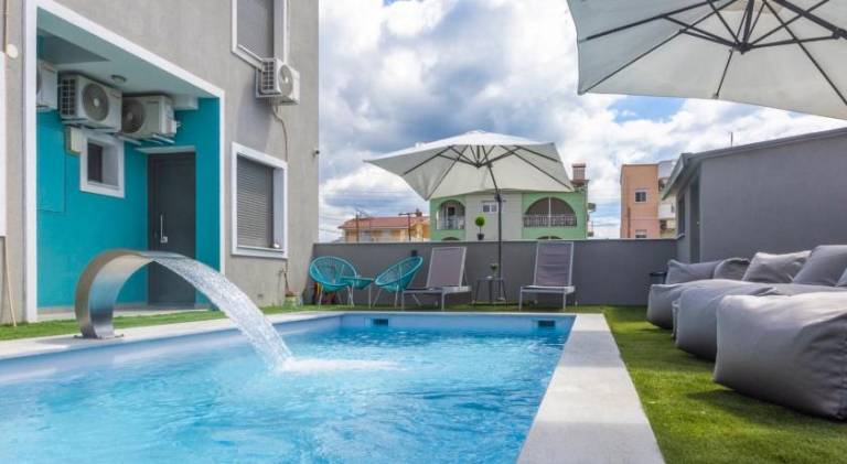 House with private pool, patio & garden — photo 2